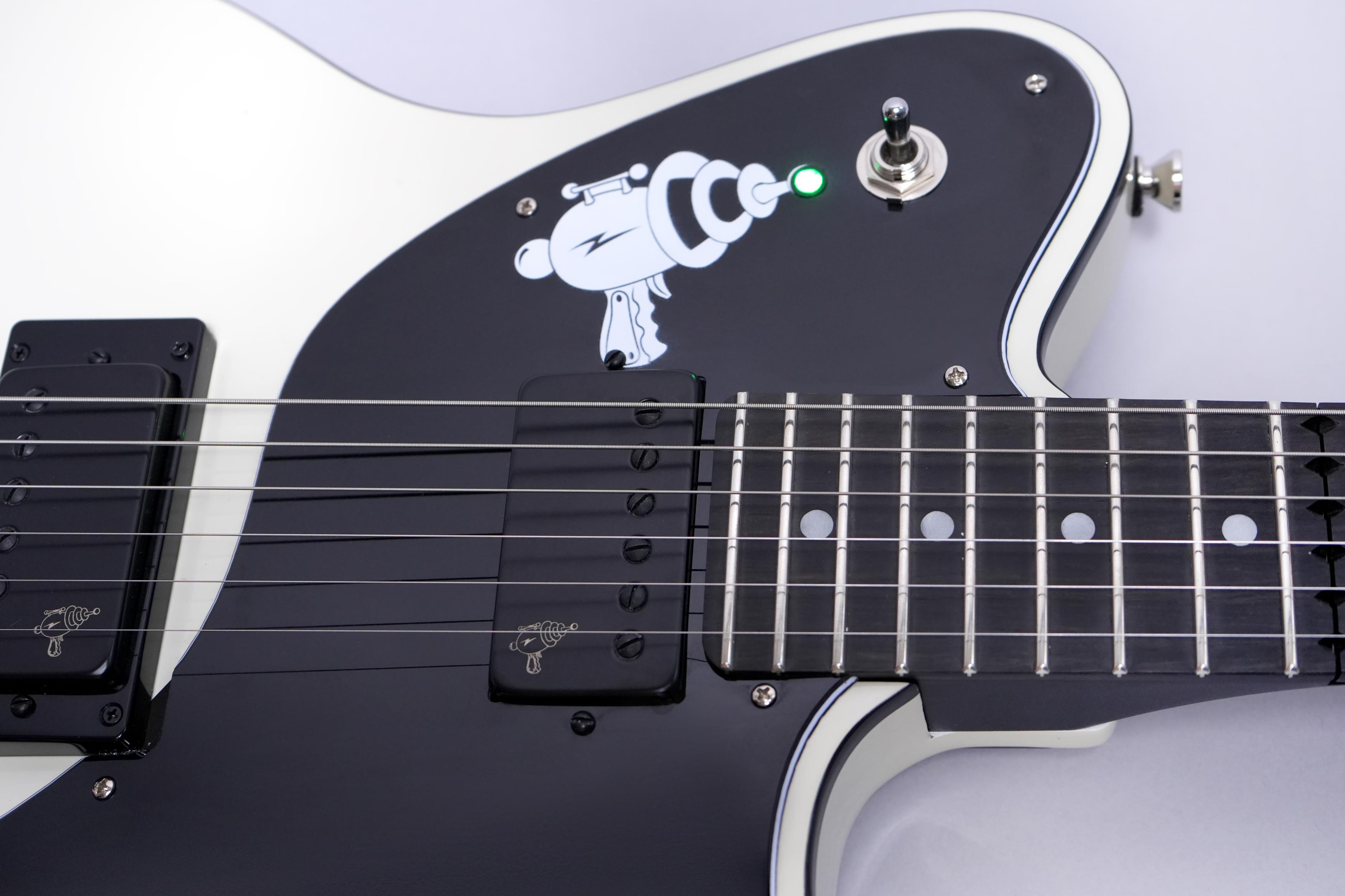 Steve Stevens Ascender Platinum – Ciari Guitars